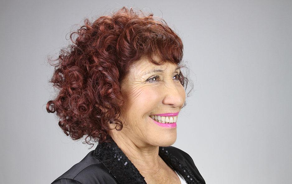 Carol Gets Captivating Color on Her Curls