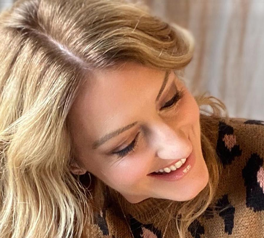 How to cover gray roots on highlighted hair
