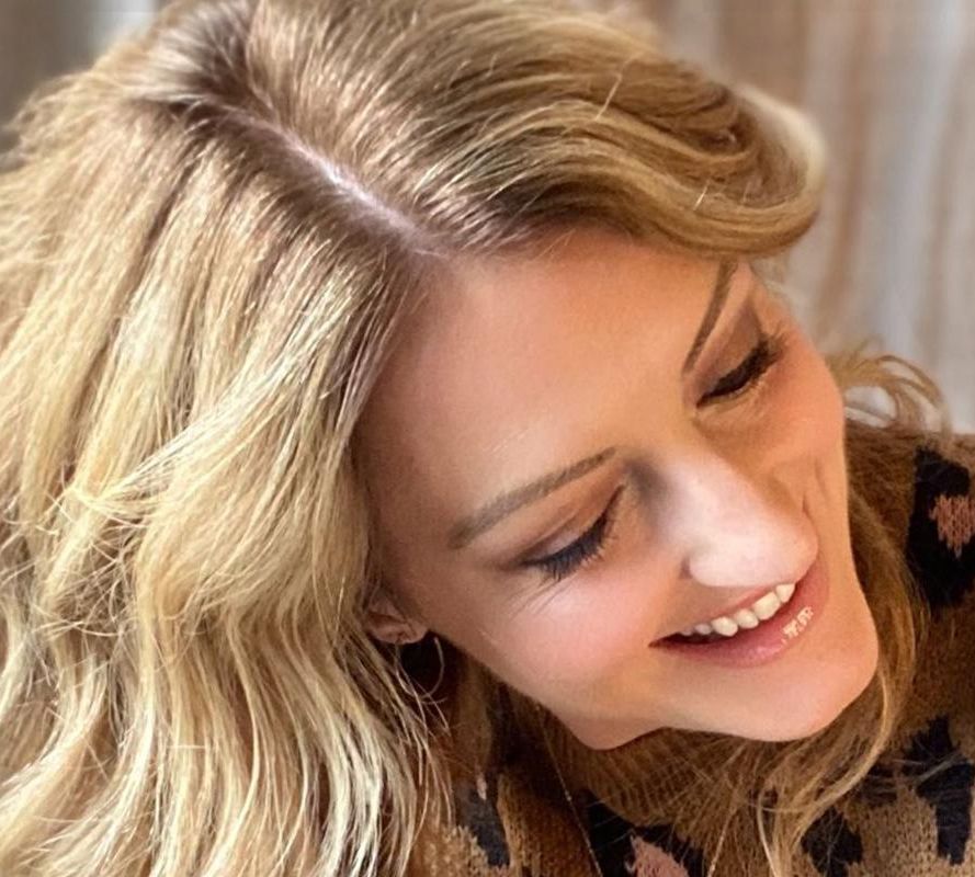 How to cover gray roots on highlighted hair