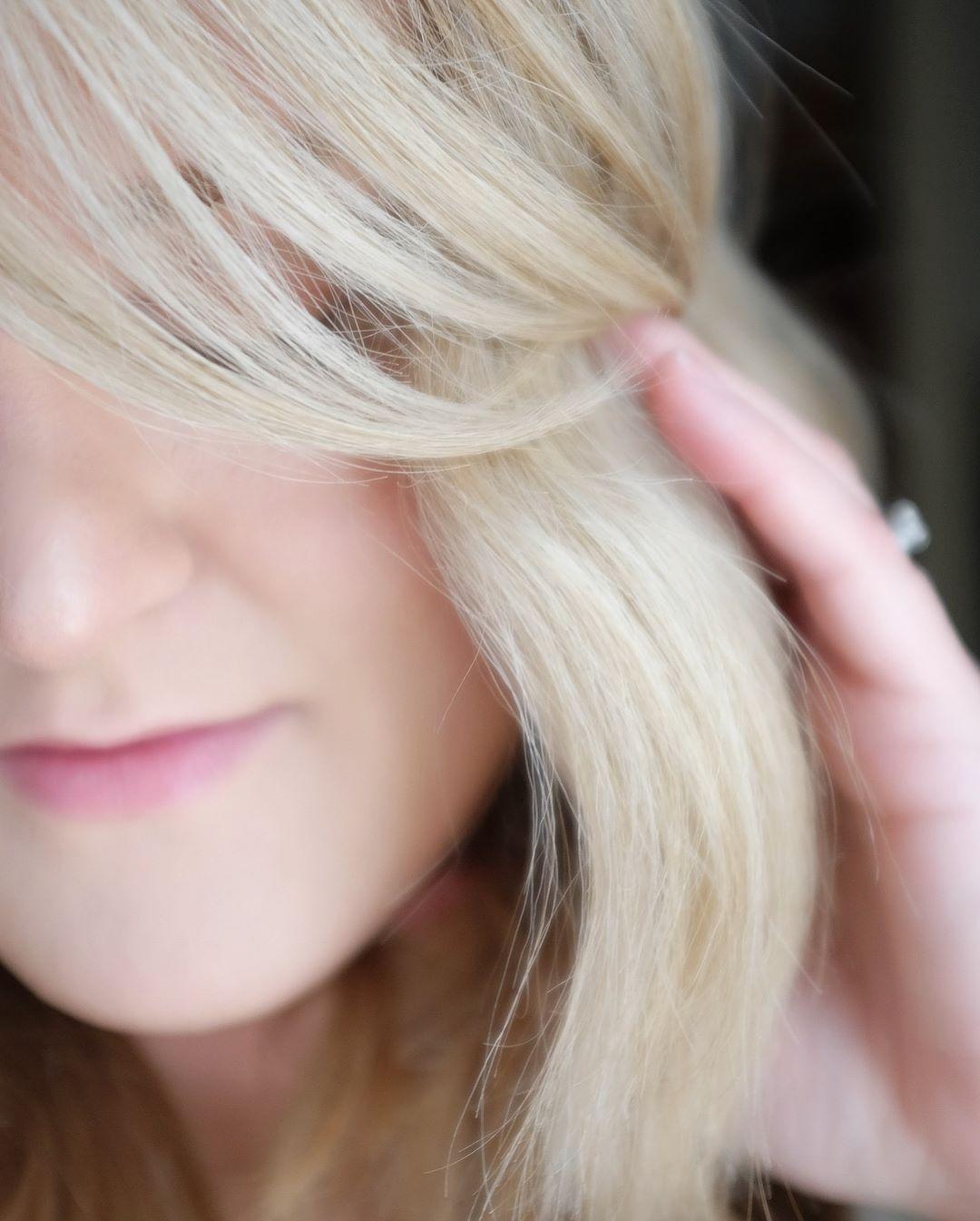 pisa blonde hair color on woman